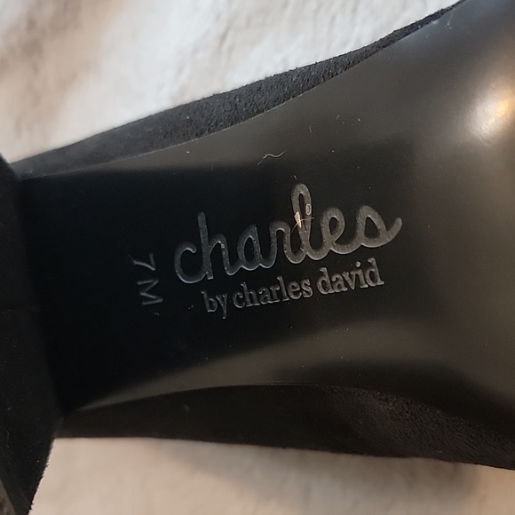 NWOB Black Suede Block Heels - Picture 6 of 6